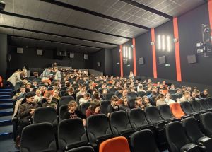 Miniaturka: Wyjazd do kina - nagroda za udział w konkursie plastyczny